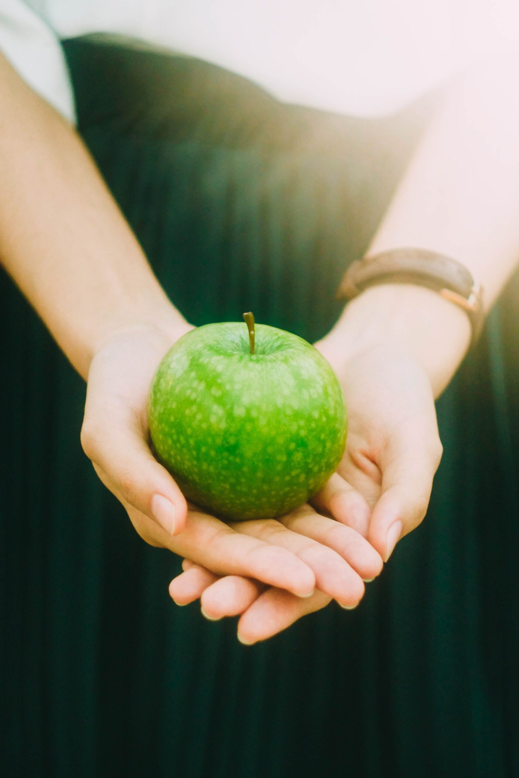 Person holding a apple